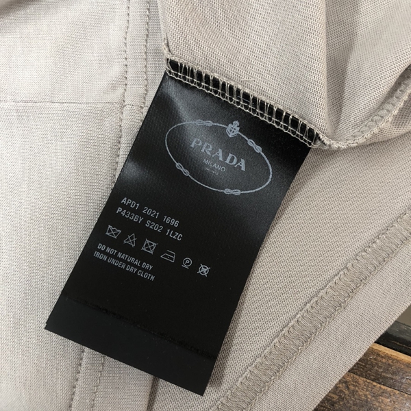 ブランドTシャツ着用イメージ